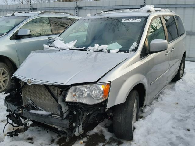 2A4RR8D11AR428188 - 2010 CHRYSLER TOWN & COU SILVER photo 2