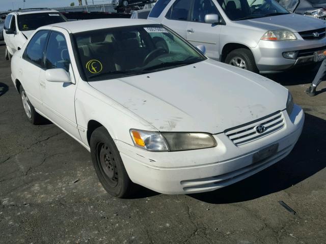 JT2BF22K1W0121574 - 1998 TOYOTA CAMRY CE WHITE photo 1