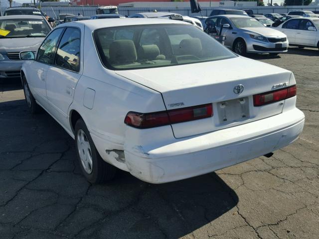 JT2BF22K1W0121574 - 1998 TOYOTA CAMRY CE WHITE photo 3