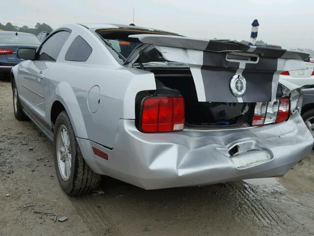 1ZVHT80N185169492 - 2008 FORD MUSTANG SILVER photo 3