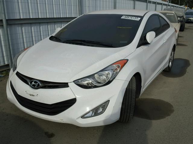 KMHDH6AE8DU010471 - 2013 HYUNDAI ELANTRA CO WHITE photo 2