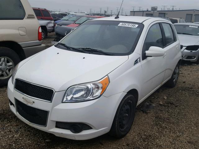 KL1TD6DE1AB050414 - 2010 CHEVROLET AVEO LS WHITE photo 2