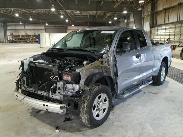 5TFRM5F1XCX036346 - 2012 TOYOTA TUNDRA DOU SILVER photo 2