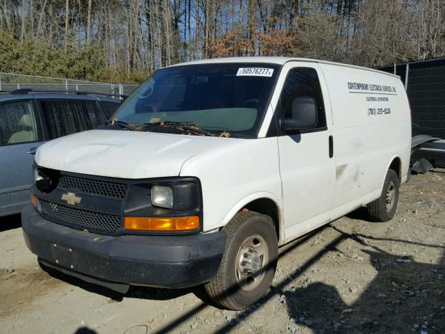 1GCGG25C891106731 - 2009 CHEVROLET EXPRESS G2 WHITE photo 2