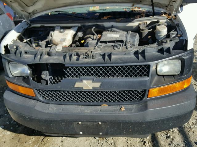 1GCGG25C891106731 - 2009 CHEVROLET EXPRESS G2 WHITE photo 7