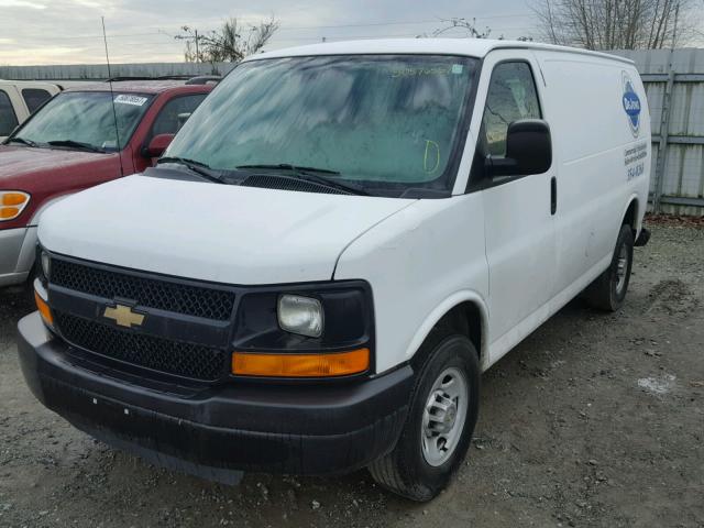 1GCWGFBAXD1157579 - 2013 CHEVROLET EXPRESS G2 WHITE photo 2