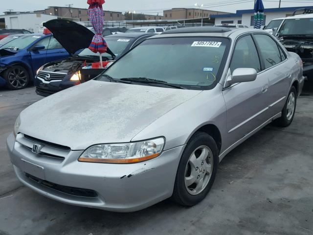 1HGCG565XWA223529 - 1998 HONDA ACCORD EX SILVER photo 2