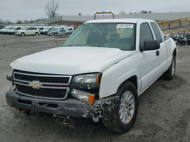 1GCEC19V17Z206953 - 2007 CHEVROLET SILVERADO WHITE photo 2