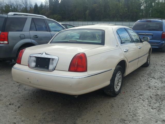 1LNFM83W8WY732136 - 1998 LINCOLN TOWN CAR C WHITE photo 4