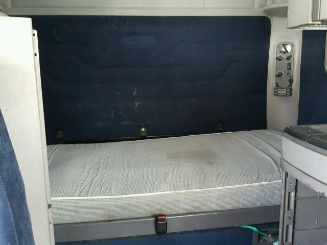 1FUJA6CG02LK26840 - 2002 FREIGHTLINER CONVENTION WHITE photo 6