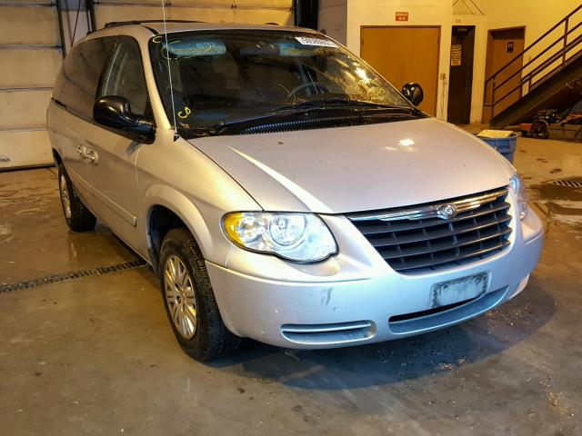 2A4GP44R76R794353 - 2006 CHRYSLER TOWN & COU SILVER photo 1