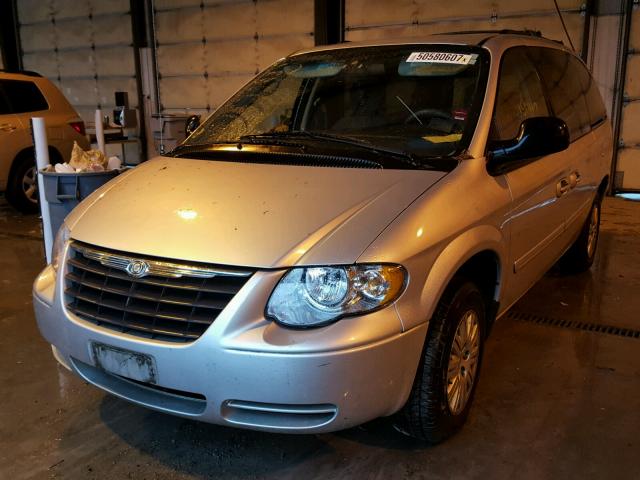 2A4GP44R76R794353 - 2006 CHRYSLER TOWN & COU SILVER photo 2