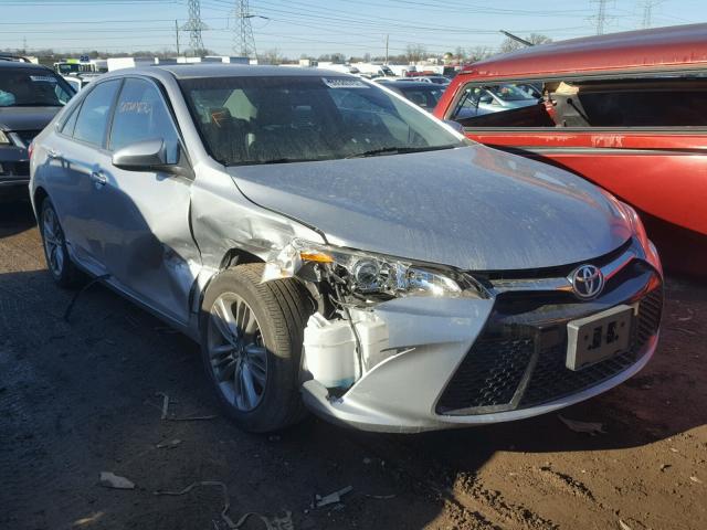 4T1BF1FK2GU181025 - 2016 TOYOTA CAMRY LE 银色 照片 1