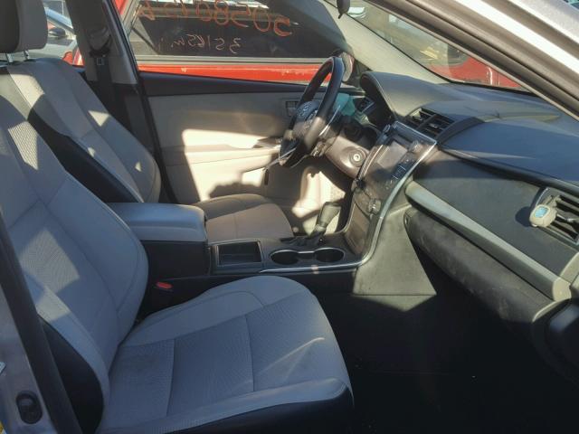 4T1BF1FK2GU181025 - 2016 TOYOTA CAMRY LE 银色 照片 5