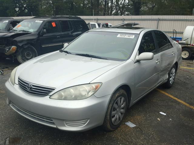 4T1BE32K65U640655 - 2005 TOYOTA CAMRY LE SILVER photo 2