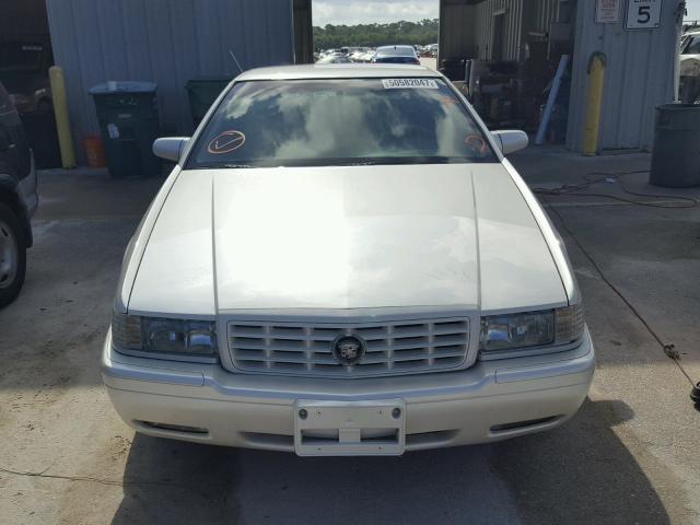 1G6ET1294XU614666 - 1999 CADILLAC ELDORADO T WHITE photo 9