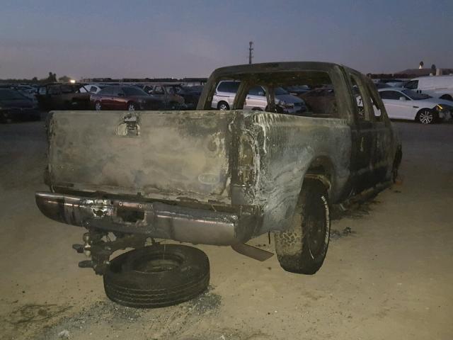 1FTNW20S04EB19662 - 2004 FORD F250 SUPER BURN photo 4