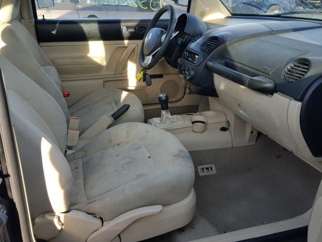 3VWBB61C4WM015215 - 1998 VOLKSWAGEN NEW BEETLE 黑色 照片 5