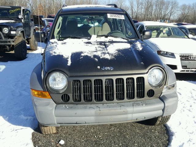 1J4GL48KX5W640881 - 2005 JEEP LIBERTY SP GRAY photo 9