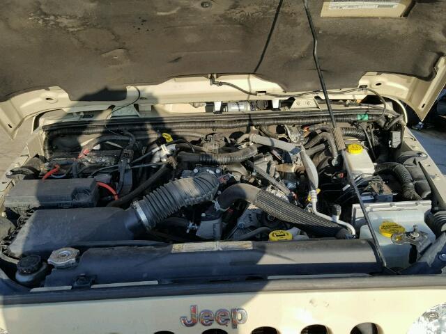 1J4BA5H1XBL618700 - 2011 JEEP WRANGLER U CREAM photo 7