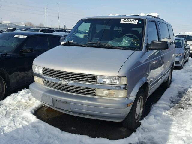 1GNDM19W7YB200867 - 2000 CHEVROLET ASTRO GRAY photo 2