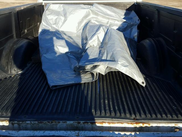 1FTRF12225NC08188 - 2005 FORD F150 WHITE photo 6