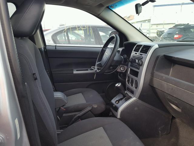 1J8FF47W28D528355 - 2008 JEEP COMPASS SP 银色 照片 5
