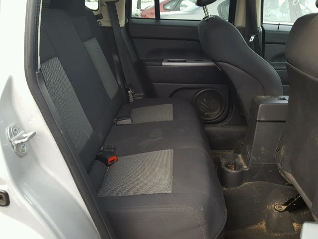 1J8FF47W28D528355 - 2008 JEEP COMPASS SP 银色 照片 6