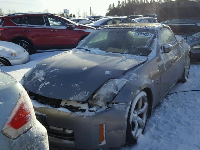 JN1BZ36A28M851823 - 2008 NISSAN 350Z ROADS GRAY photo 2