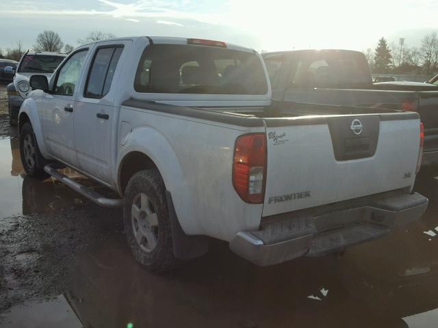 1N6AD07W55C413747 - 2005 NISSAN FRONTIER C WHITE photo 3