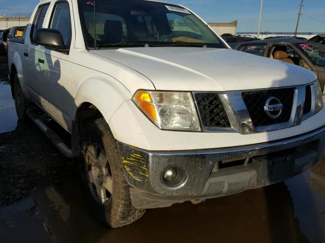 1N6AD07W55C413747 - 2005 NISSAN FRONTIER C WHITE photo 9