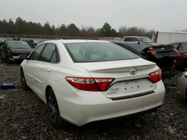 4T1BF1FK6HU437085 - 2017 TOYOTA CAMRY LE WHITE photo 3