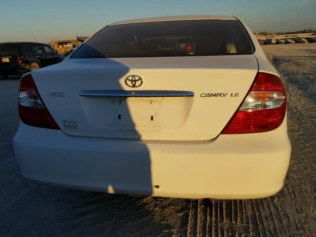 4T1BE32K44U331460 - 2004 TOYOTA CAMRY LE WHITE photo 10