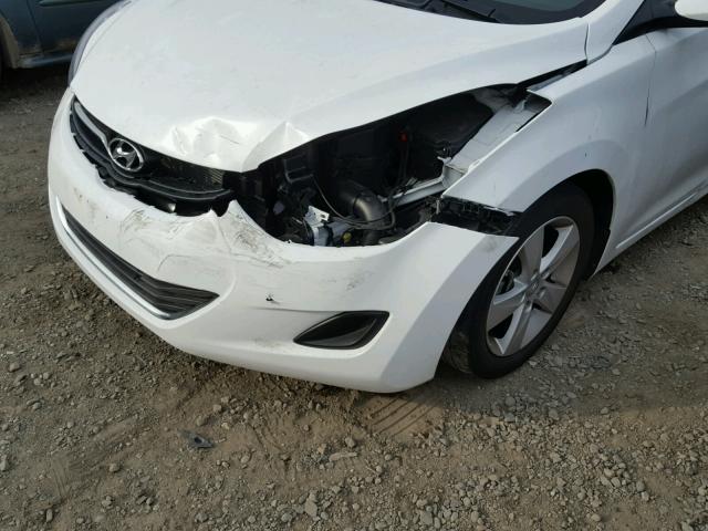 5NPDH4AE7DH382922 - 2013 HYUNDAI ELANTRA GL WHITE photo 9