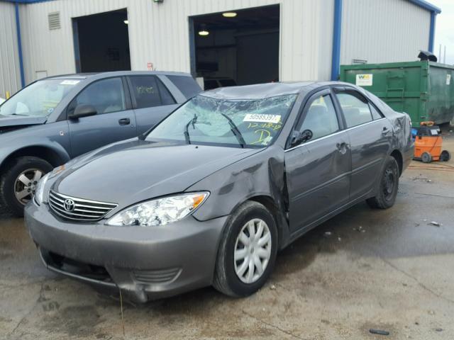 4T1BE32K05U505980 - 2005 TOYOTA CAMRY LE ნაცრისფერი ფოტო 2