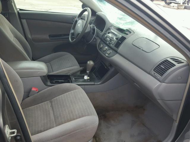 4T1BE32K05U505980 - 2005 TOYOTA CAMRY LE ნაცრისფერი ფოტო 5