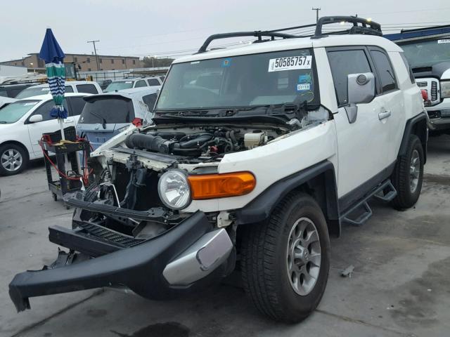 JTEBU4BFXBK103595 - 2011 TOYOTA FJ CRUISER WHITE photo 2