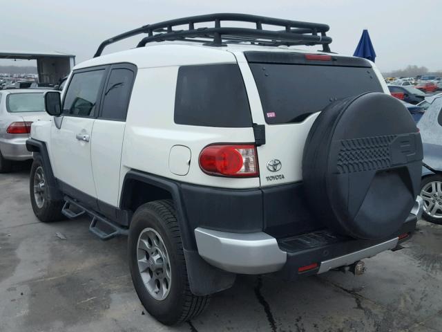 JTEBU4BFXBK103595 - 2011 TOYOTA FJ CRUISER WHITE photo 3