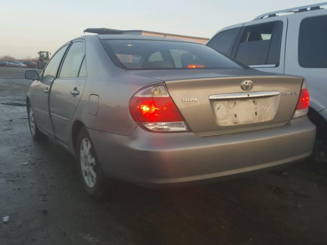 4T1BE30K65U635796 - 2005 TOYOTA CAMRY LE SILVER photo 3