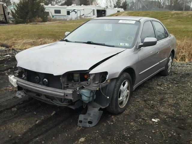 1HGCG6672YA143619 - 2000 HONDA ACCORD EX SILVER photo 2