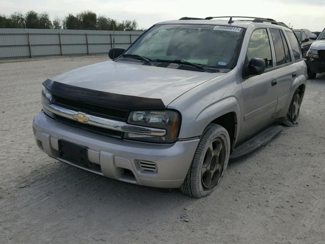 1GNDS13S562321986 - 2006 CHEVROLET TRAILBLAZE SILVER photo 2