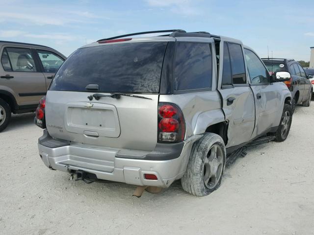 1GNDS13S562321986 - 2006 CHEVROLET TRAILBLAZE SILVER photo 4