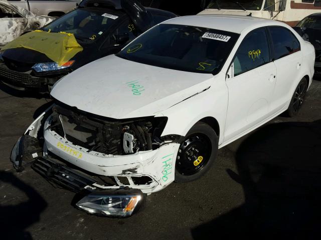 3VWD17AJ8GM333369 - 2016 VOLKSWAGEN JETTA SPOR WHITE photo 2