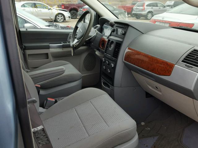 2A8HR54P18R821468 - 2008 CHRYSLER TOWN & COU BLUE photo 5