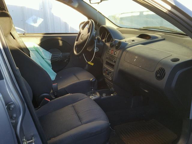 KL1TD66636B552905 - 2006 CHEVROLET AVEO BASE ნაცრისფერი ფოტო 5