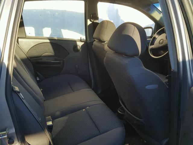 KL1TD66636B552905 - 2006 CHEVROLET AVEO BASE ნაცრისფერი ფოტო 6