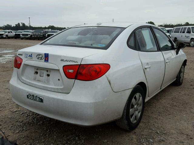 KMHDU46D78U380025 - 2008 HYUNDAI ELANTRA GL WHITE photo 4