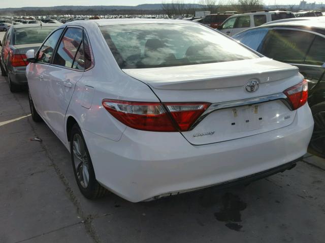 4T1BF1FK7GU571232 - 2016 TOYOTA CAMRY LE WHITE photo 3