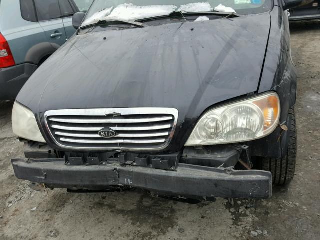 KNDUP131836435230 - 2003 KIA SEDONA EX BLACK photo 7