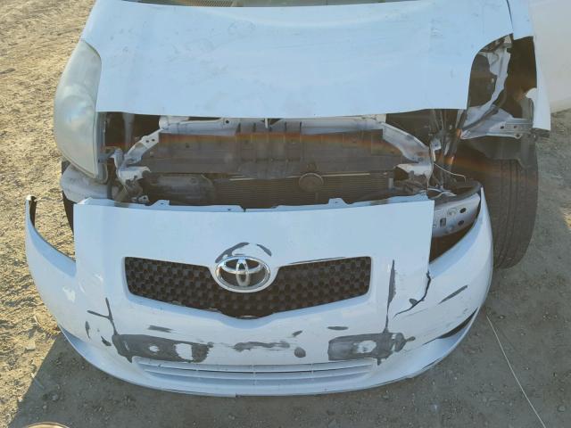 JTDJT923385157043 - 2008 TOYOTA YARIS WHITE photo 7